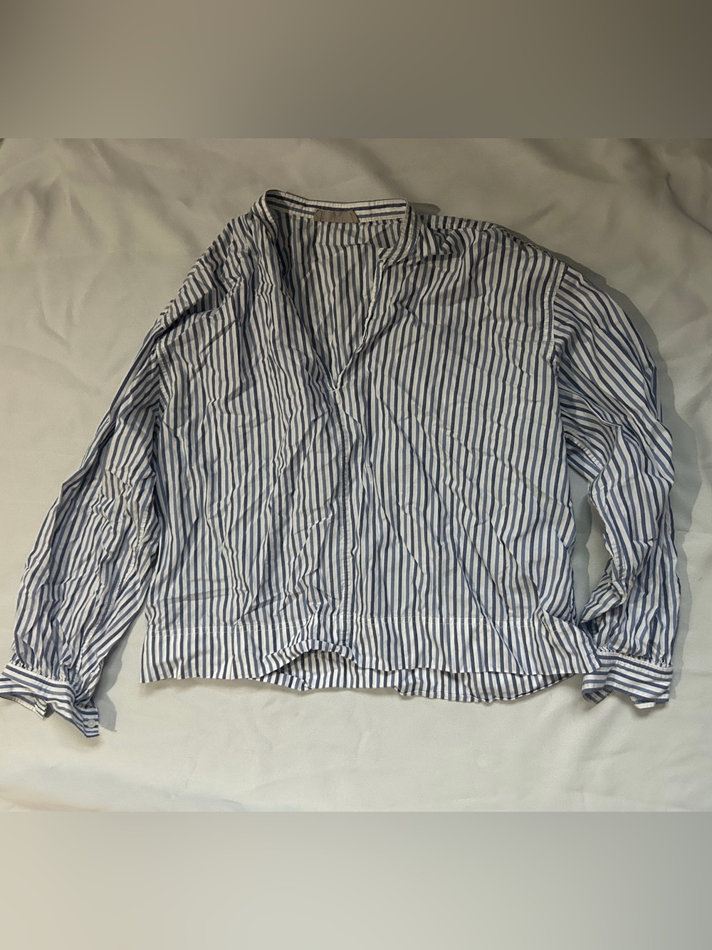 Everlane Navy and White Striped Casual Button-Up Shirt